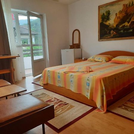Appartement Casa Lica à Căciulata Extérieur photo